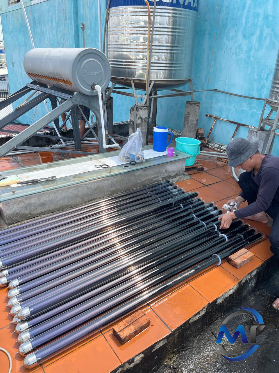 DỊCH VỤ SỬA MÁY NƯỚC NÓNG NĂNG LƯỢNG MẶT TRỜI – CHUYÊN NGHIỆP, NHANH CHÓNG, TẬN NƠI